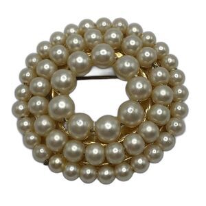 Vintage Pearl Circle Brooch Costume Fashion Estate Jewelry Pin